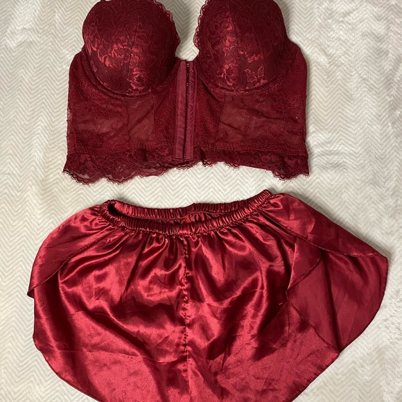 Selling a night wear set. Sizing L - Picture 4 of 4